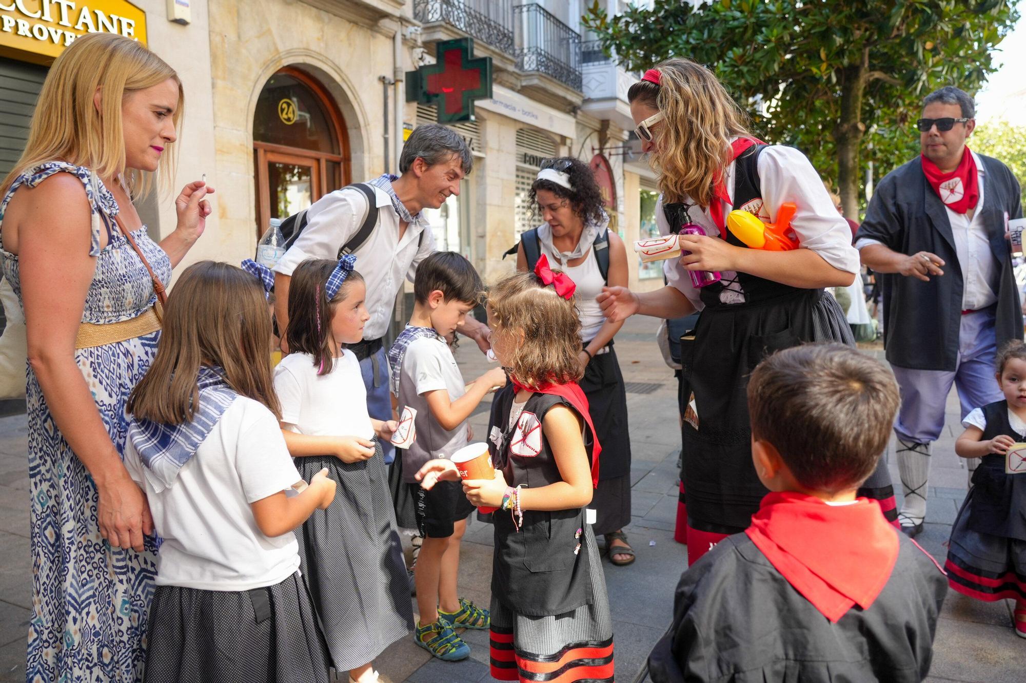 En imágenes: Celedón Txiki y Edurne lideran el paseíllo a pesar del calor