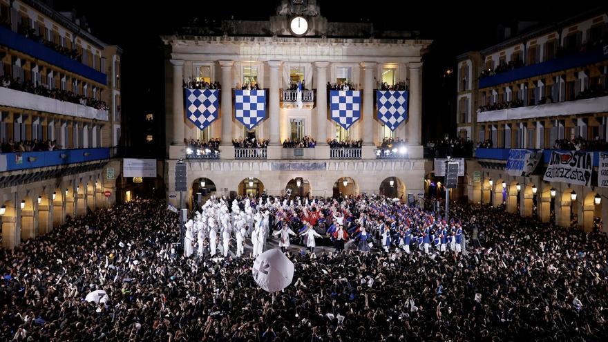 San Sebastian eguna martxoan, llama bat desfilean eta danborrada Buenos Airesen