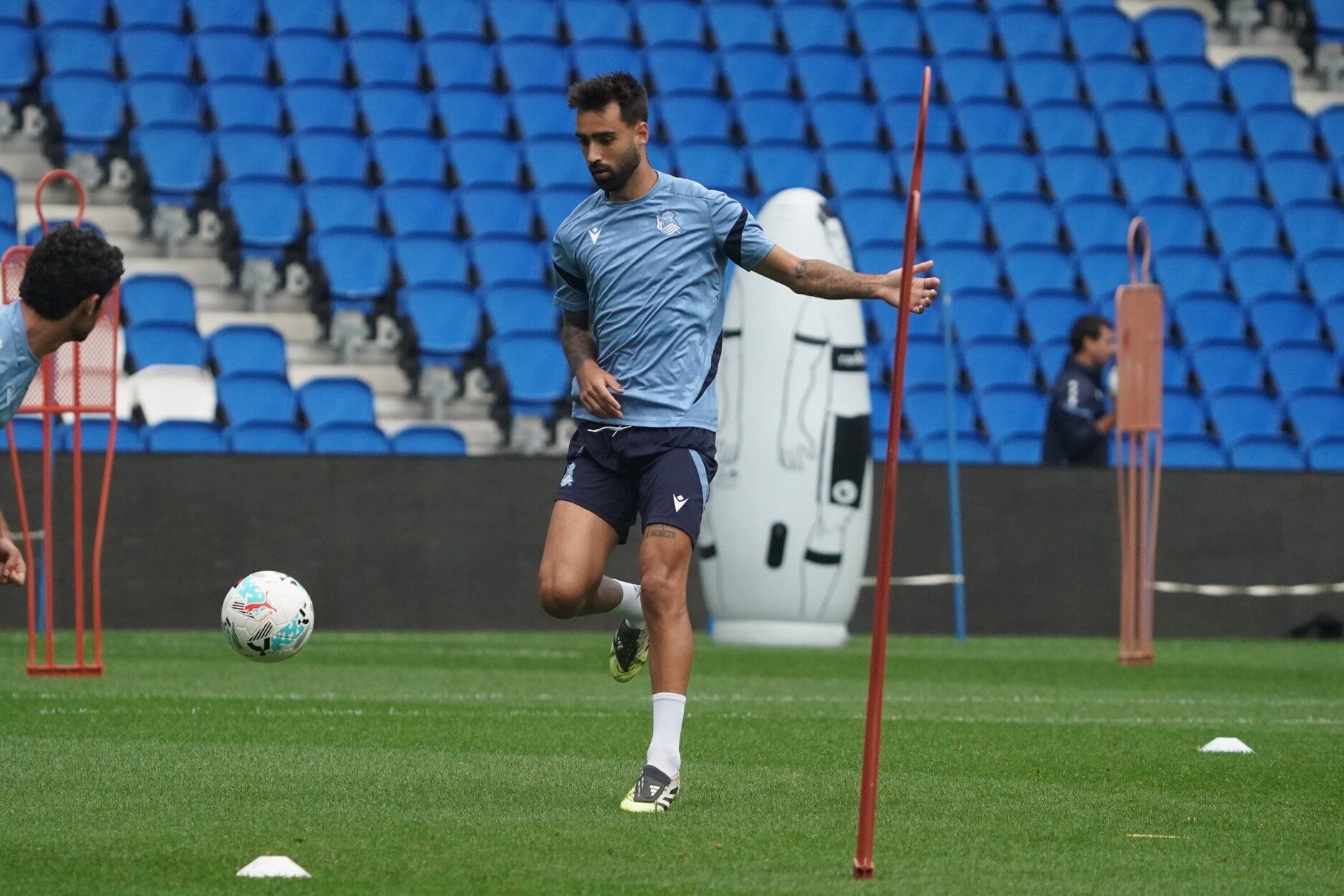 El entrenamiento de la Real a puerta abierta en Anoeta, en imágenes