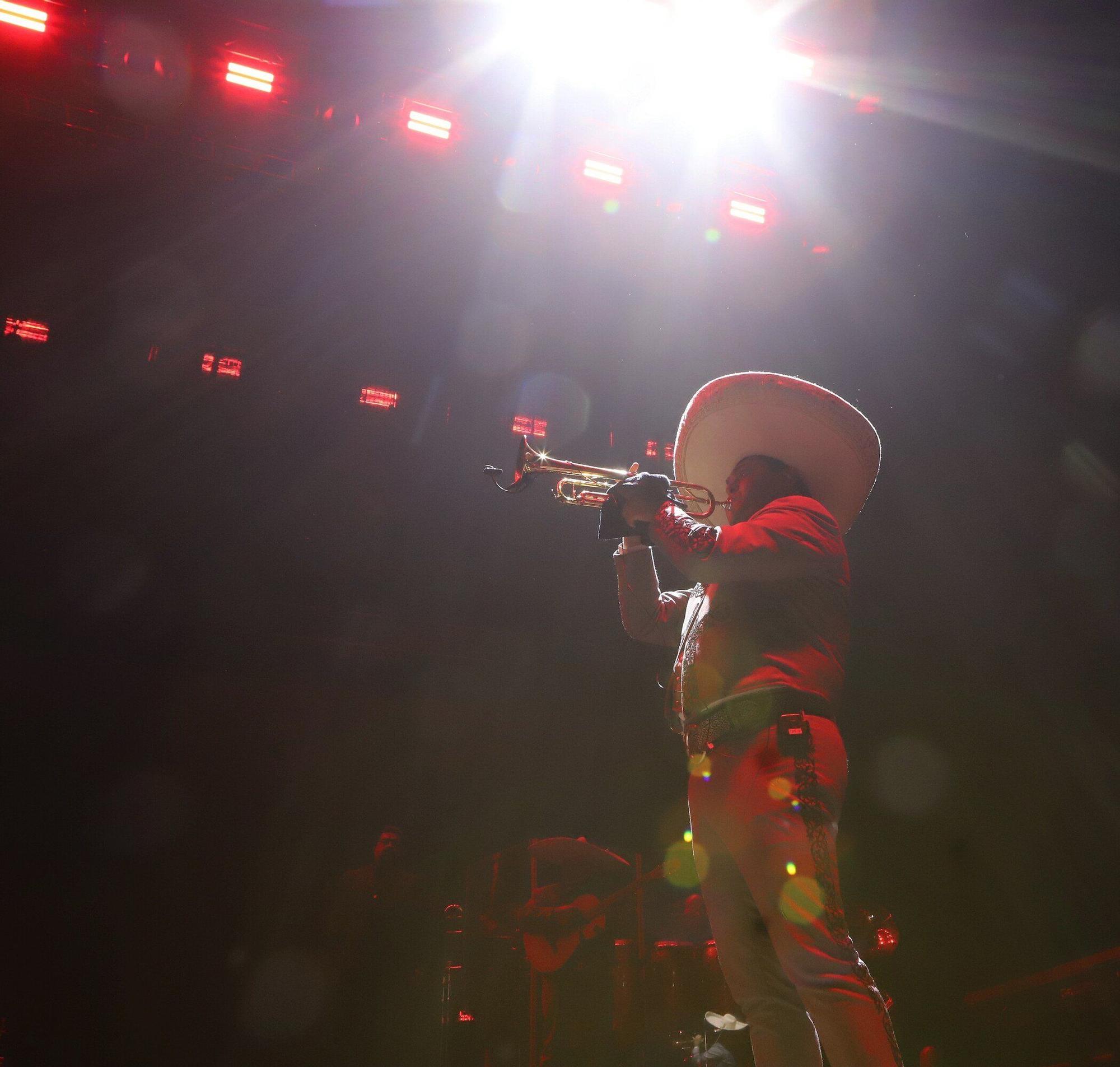 Fotos del concierto de Alejandro Fernández en el Navarra Arena