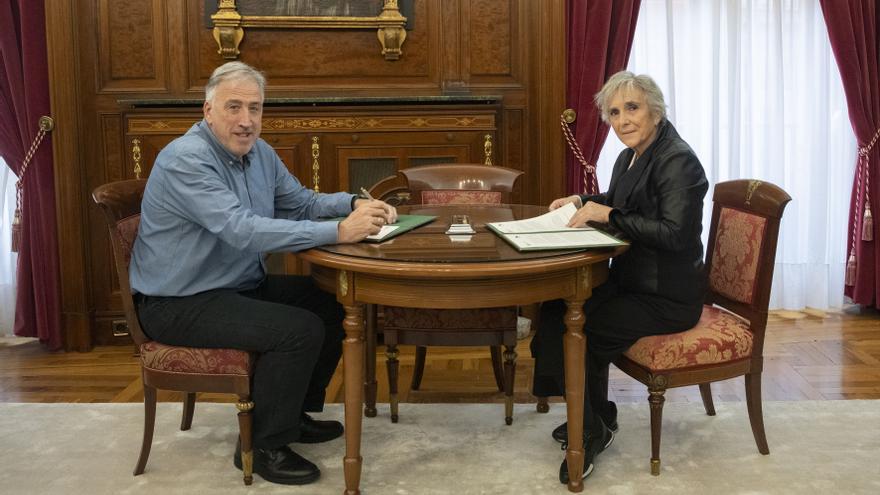 Pamplona firma un convenio con la Fundación Museo Jorge Oteiza para difundir la obra del escultor