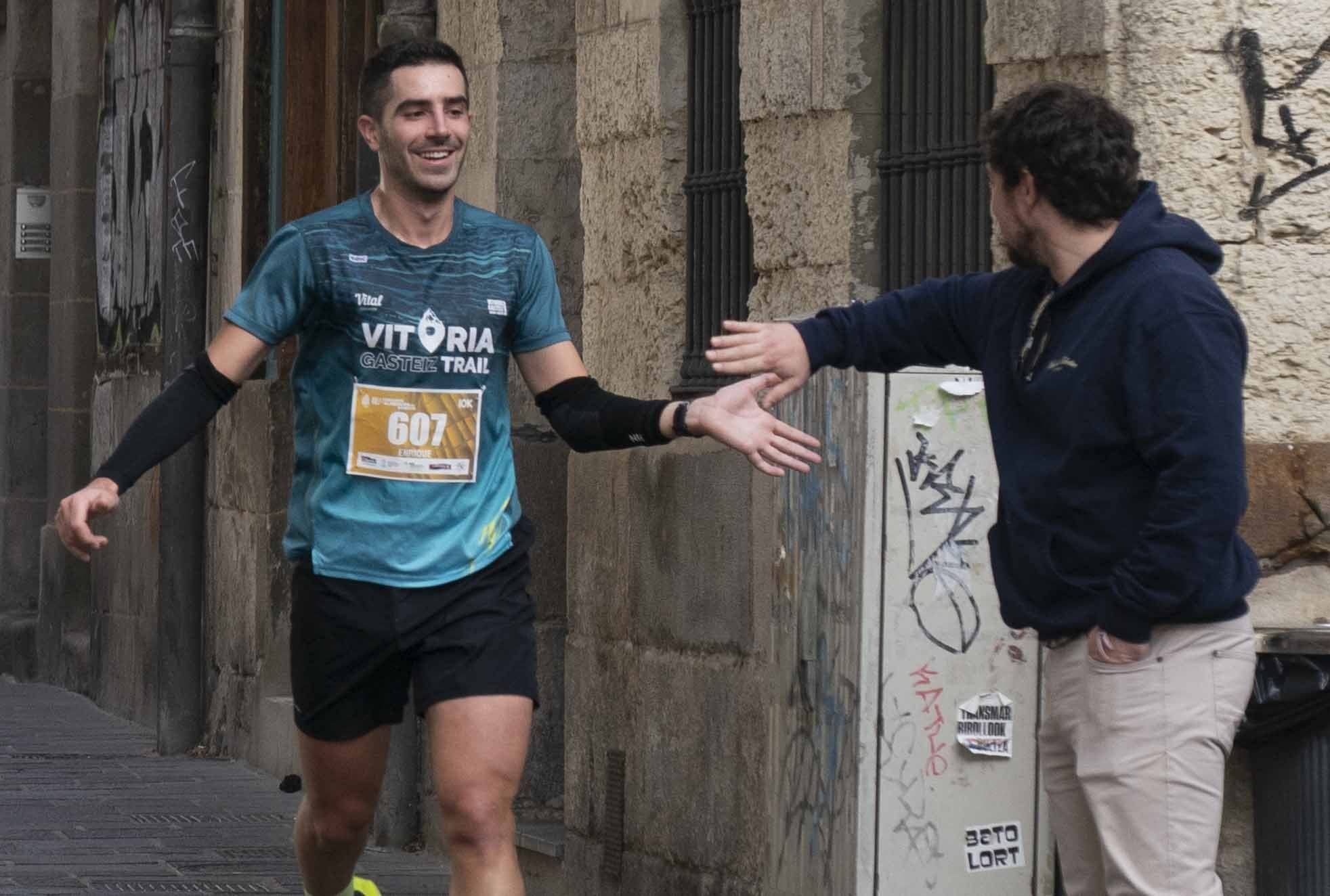 En imágenes: Un millar de corredores atraviesan la almendra