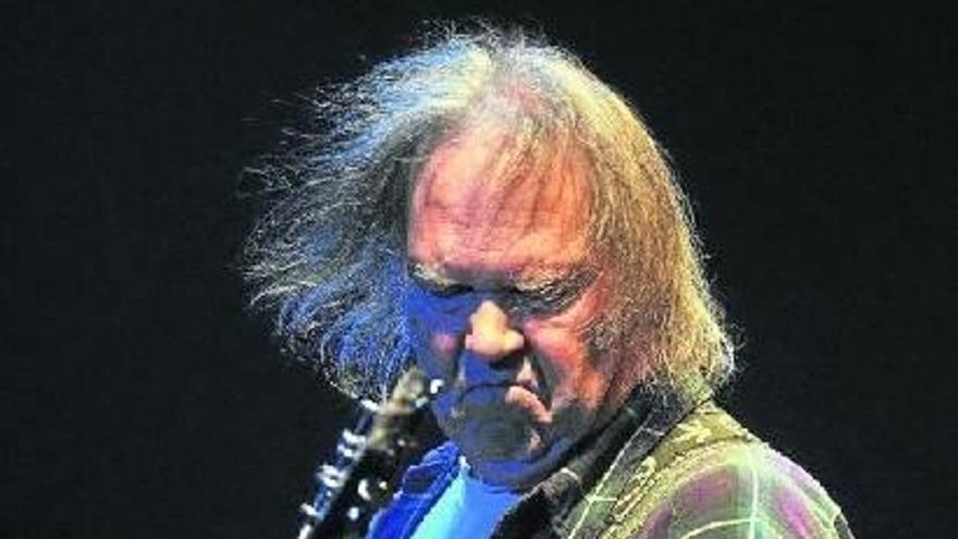 Neil Young, en el concierto que ofreció en el velódromo de Anoeta hace cuatro años.