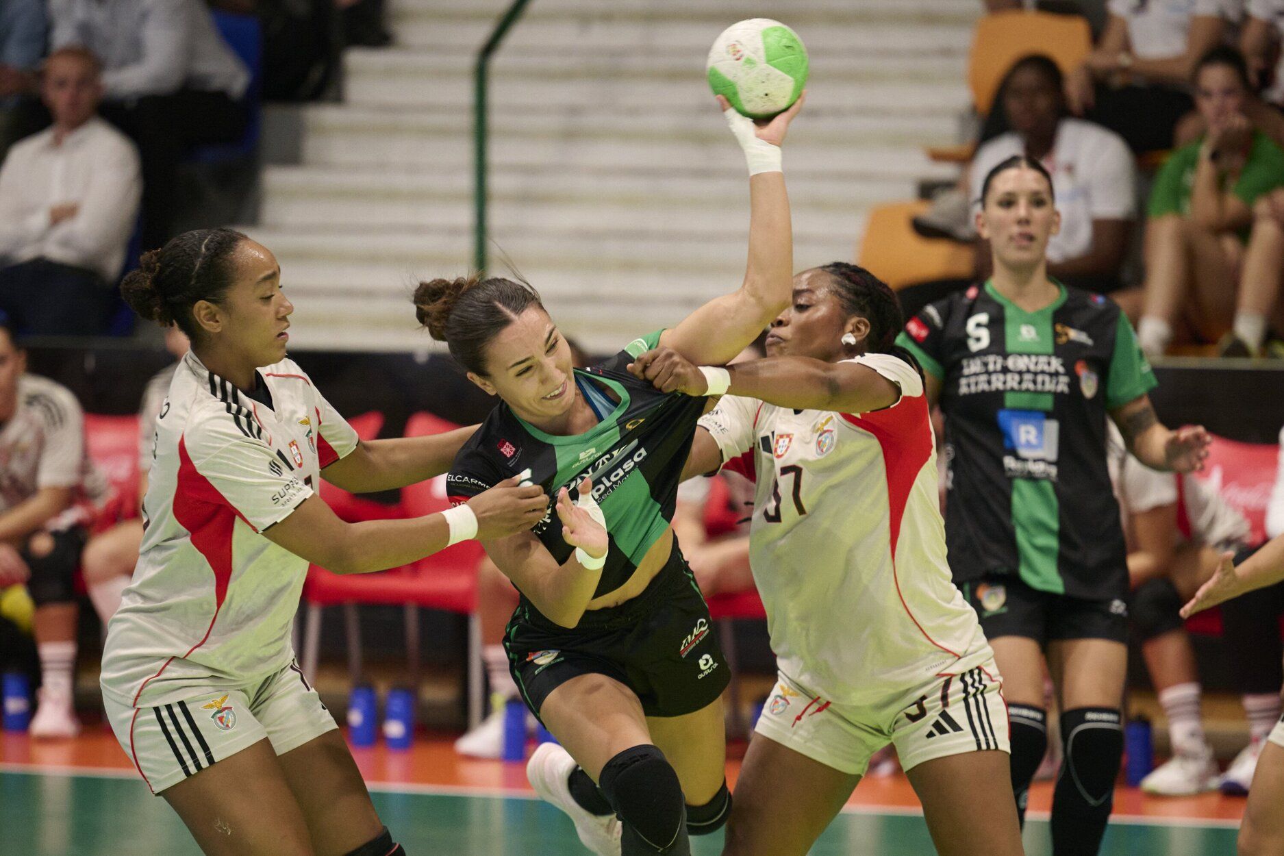 Fotos de las semifinales de la Supercopa Ibérica de balonmano en Anaitasuna