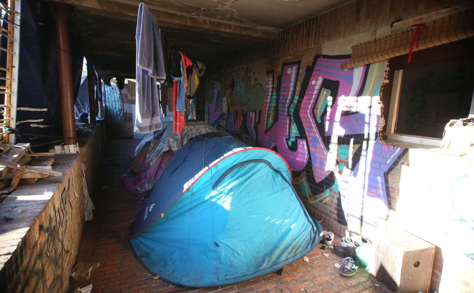 Fotos del antiguo convento de las Agustinas en Aranzadi, en ruinas, donde malviven decenas de personas