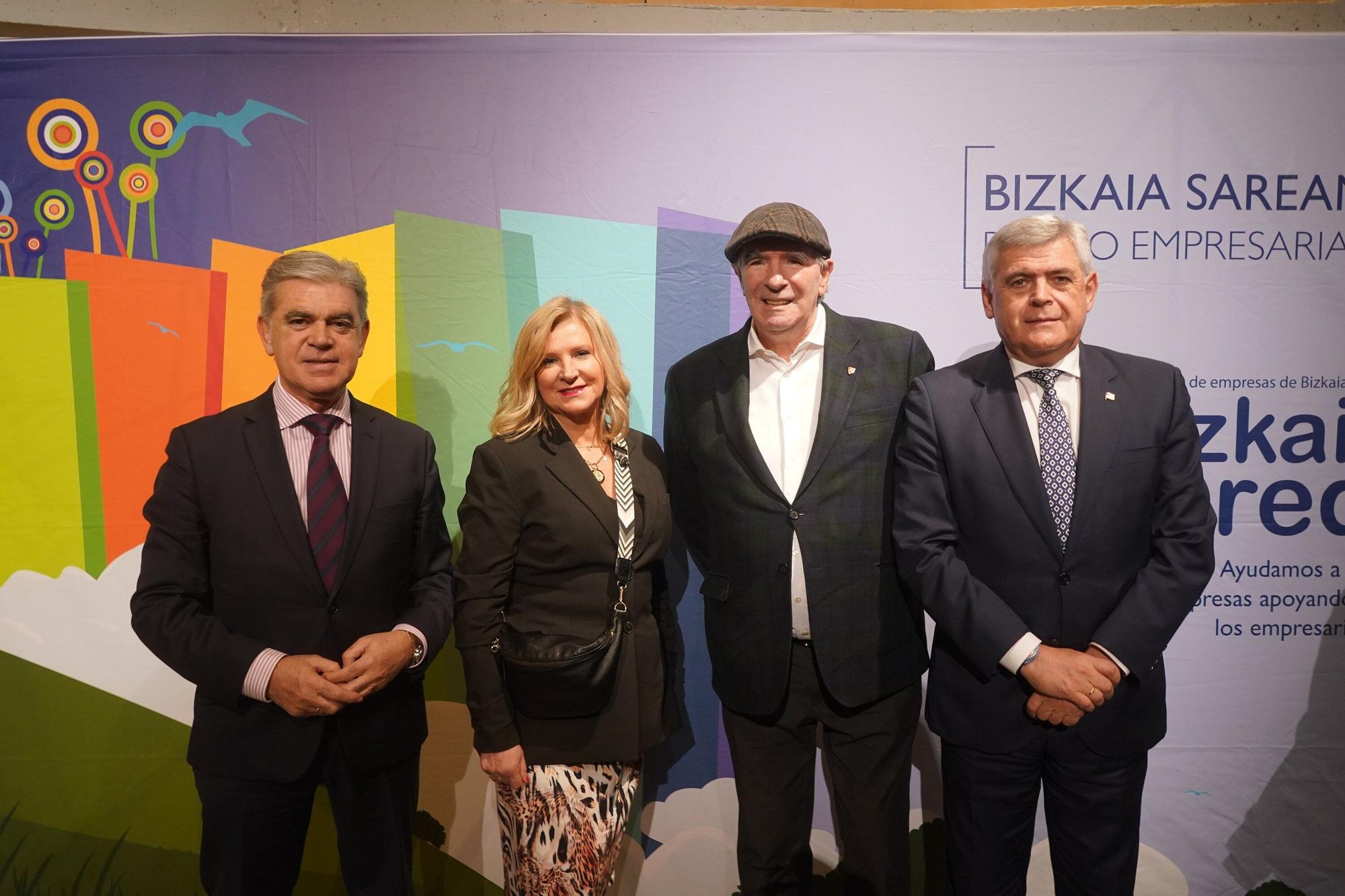 Marcos Muro, Yolanda Aberasturi, José Ángel Iribar y el concejal Kepa Odriozola.