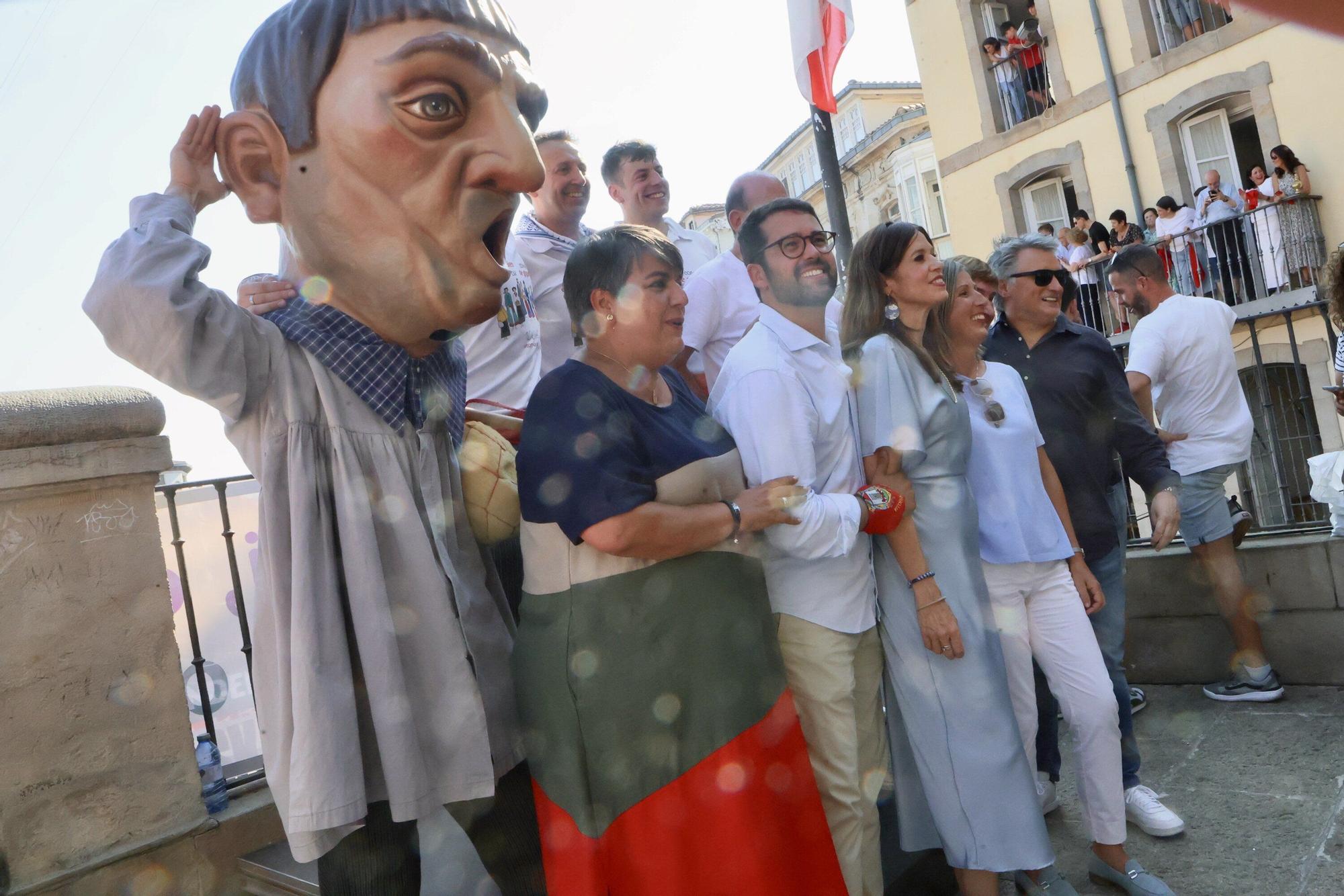 En imágenes: Vitoria sale a la calle a celebrar La Blanca tras el txupinazo