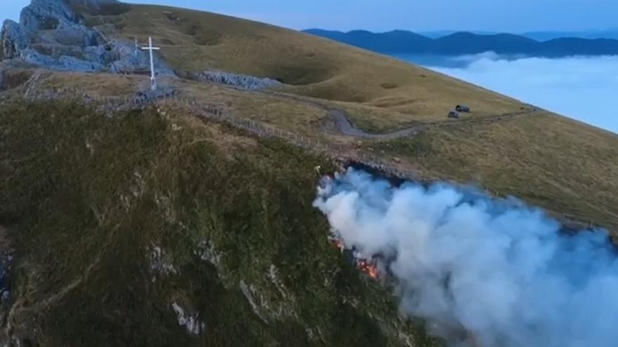 Incendio en el monte Aloña de Oñati