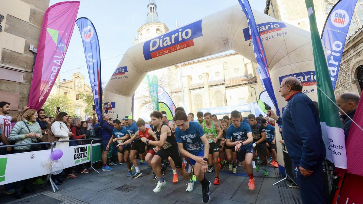 Imagen de la salida de la segunda edición de La Conquista de la Almendra