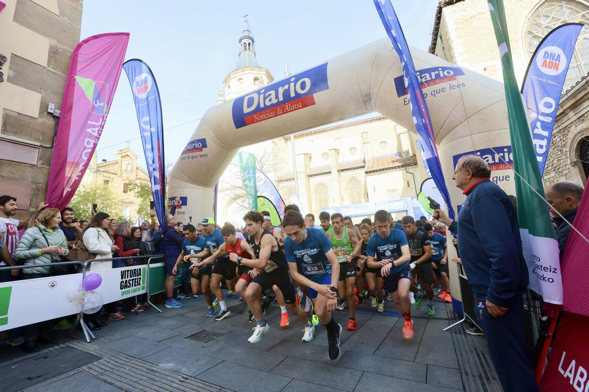 En imágenes: Miles de personas participan en La Conquista de la Almendra