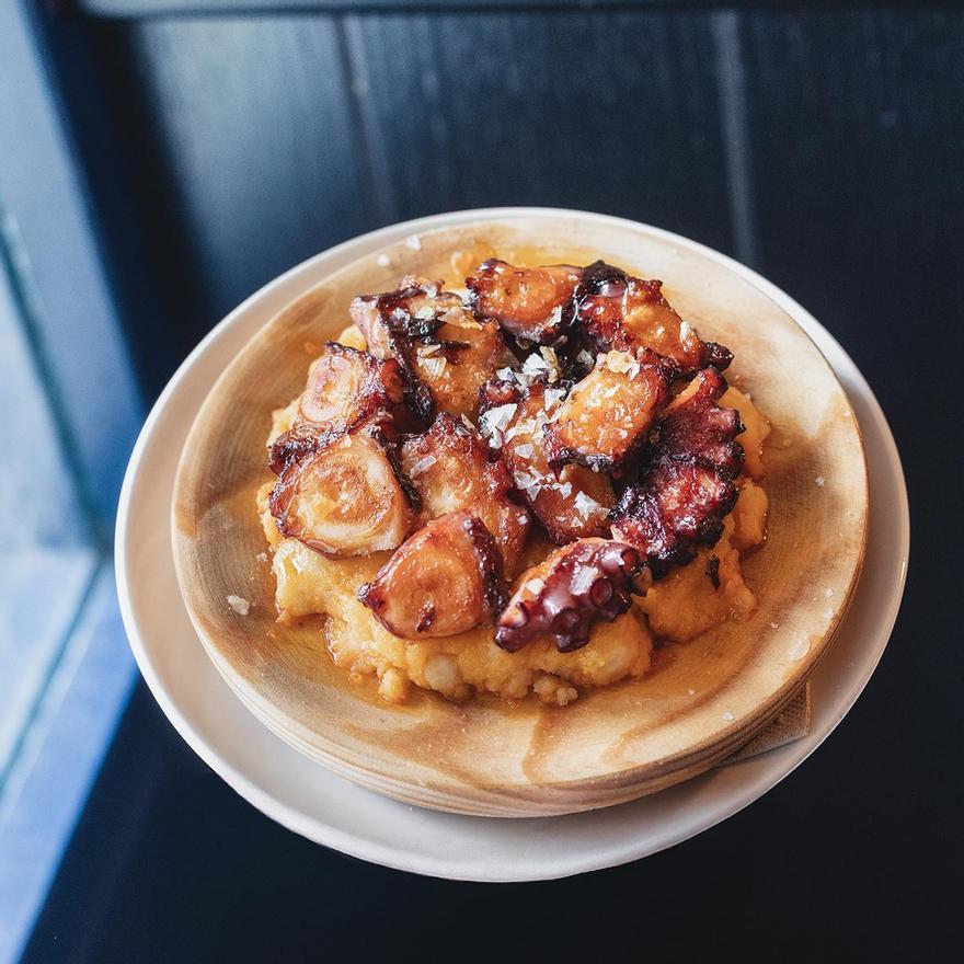 Platos como la tapa de pulpo.