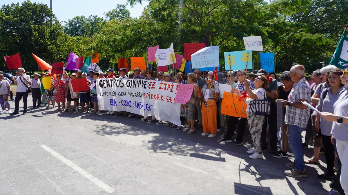 Concentración de este martes contra el cierre de los centros Convive.