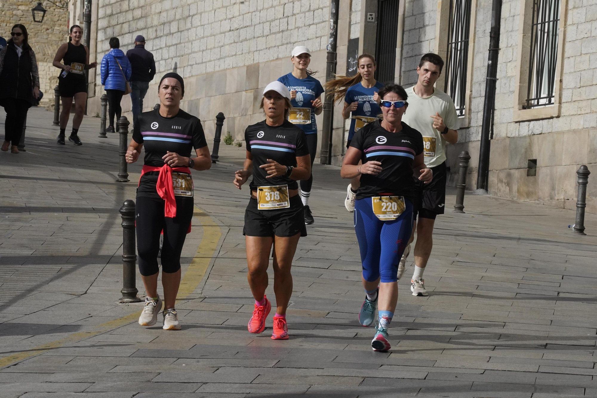 En imágenes: Miles de personas conquistan la Almendra de Gasteiz