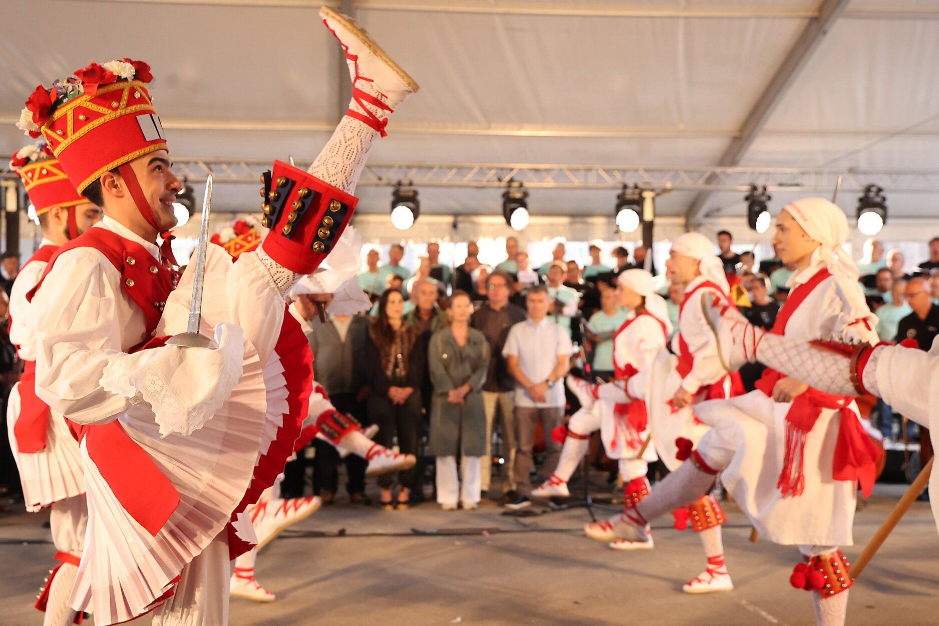 Sin mugas, pero con música y danzas, para celebrar los 1.000 años de 'Ipuskoa' en Berastegi