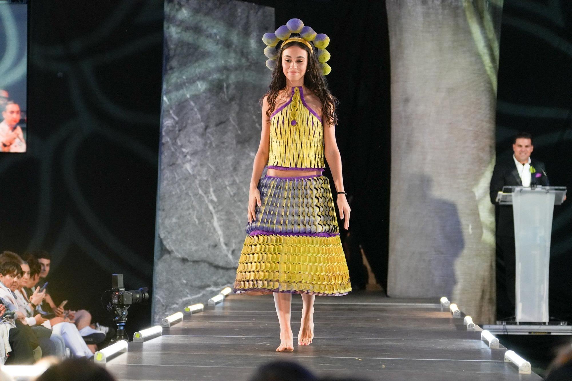 En imágenes: así ha sido el desfile de Vestidos de Papel de Güeñes
