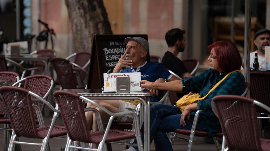 La restauración ve &quot;desproporcionada&quot; la Ley antitabaco que prohíbe fumar en las terrazas