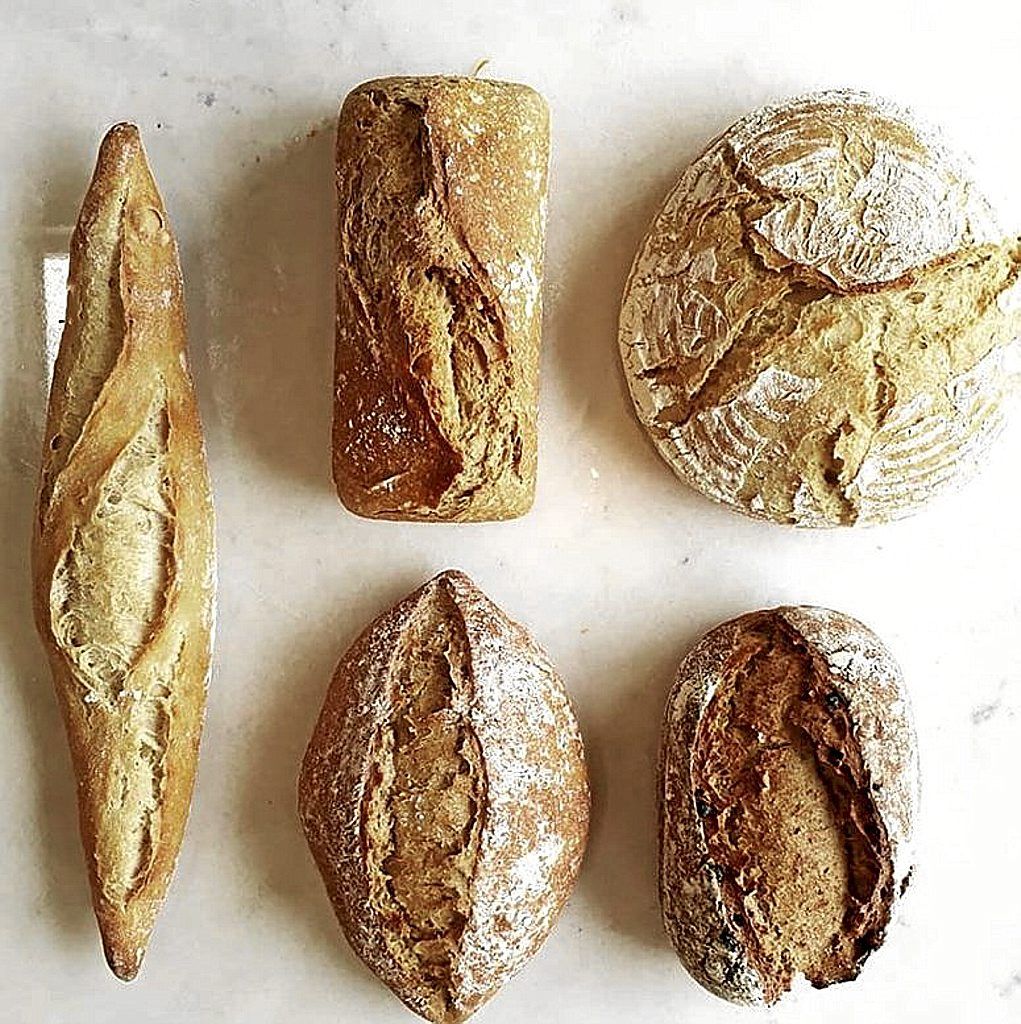 Muestra de diferentes panes artesanos.