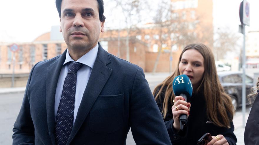 El juez autoriza rastrear las cuentas del novio de Ayuso
