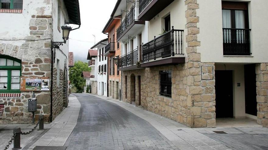 A prisión por intentar asfixiar a una mujer en Usurbil para robarle su riñonera
