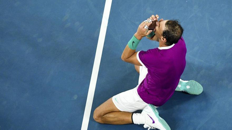 Rafa Nadal celebra su victoria en el Open de Australia.