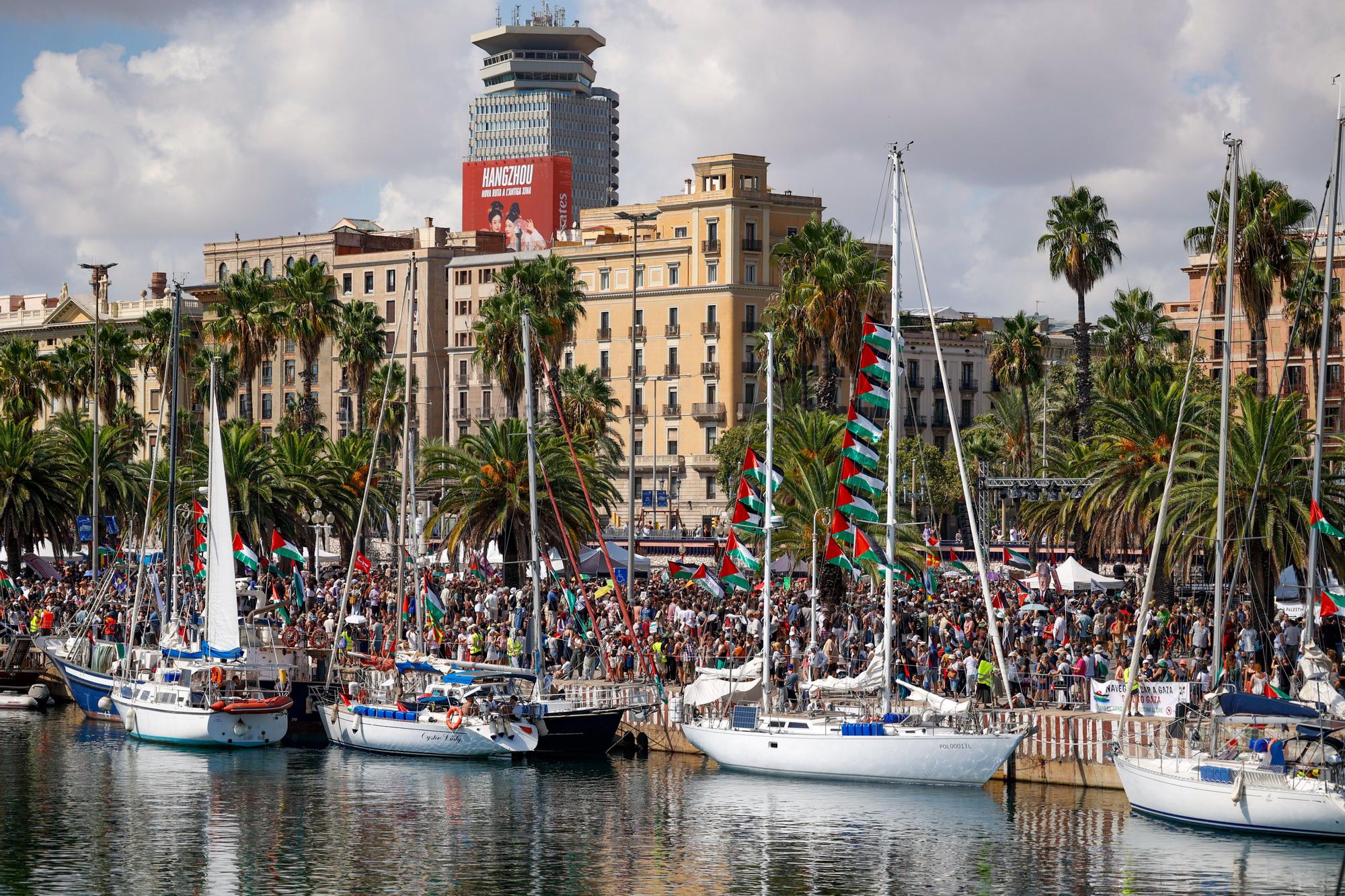 Fotos: La flotilla Global Sumud zarpa rumbo a Gaza