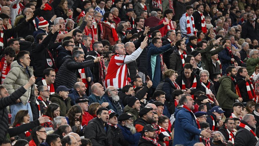 Ambiente frío en un San Mamés resignado