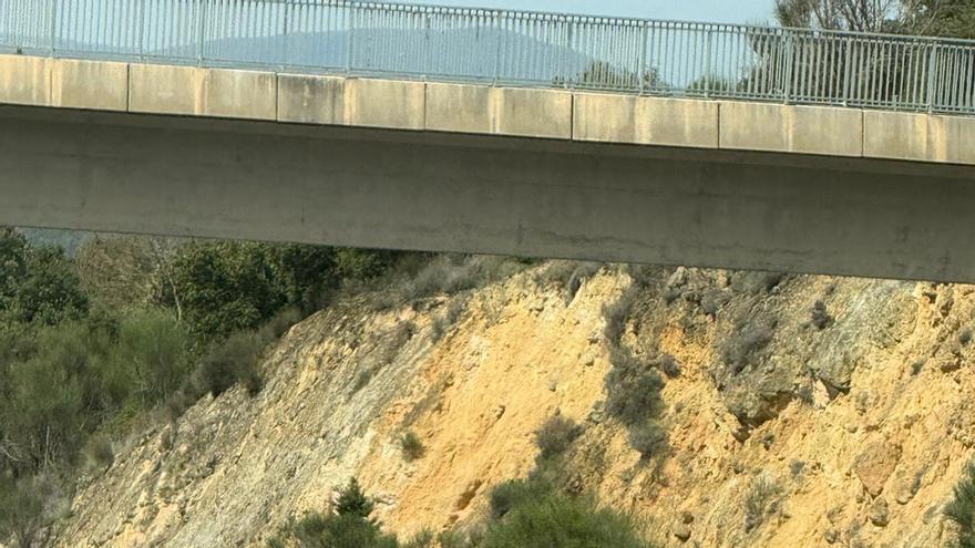 Vuelca una mujer con el coche en Igurkiza, pero sale por sus propios medios