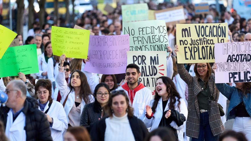 CESM y SMA amenazan a Sanidad con una huelga indefinida si no atienden las demandas de los médicos en el Estatuto Marco