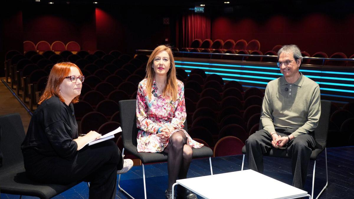 Grabación de una entrevista a la alcaldesa de Miranda de Ebro teatro Apolo.