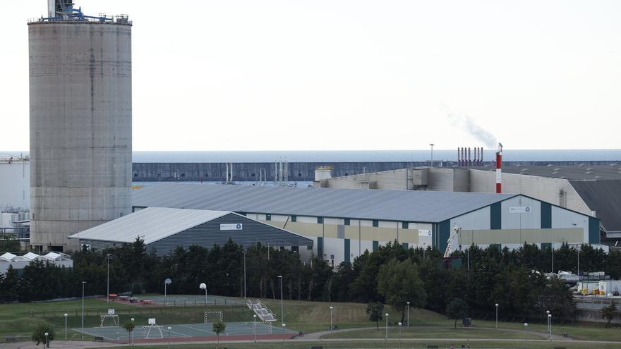 Cinco trabajadores heridos tras una explosión en una empresa del Puerto de Bilbao