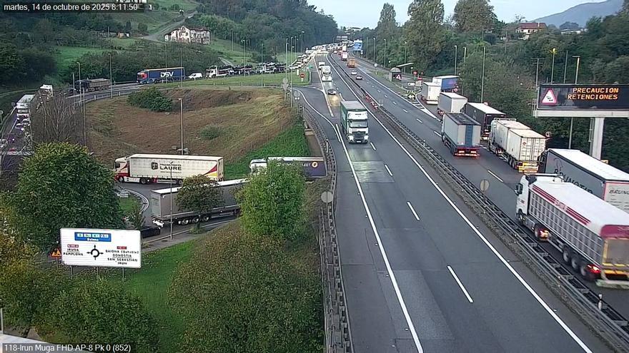 Retenciones en Irun tras un accidente en la AP-8