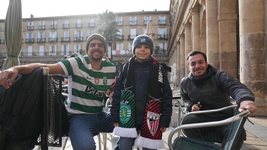 Aficionados sin entrada del Sporting de Portugal se dejan ver por Bilbao