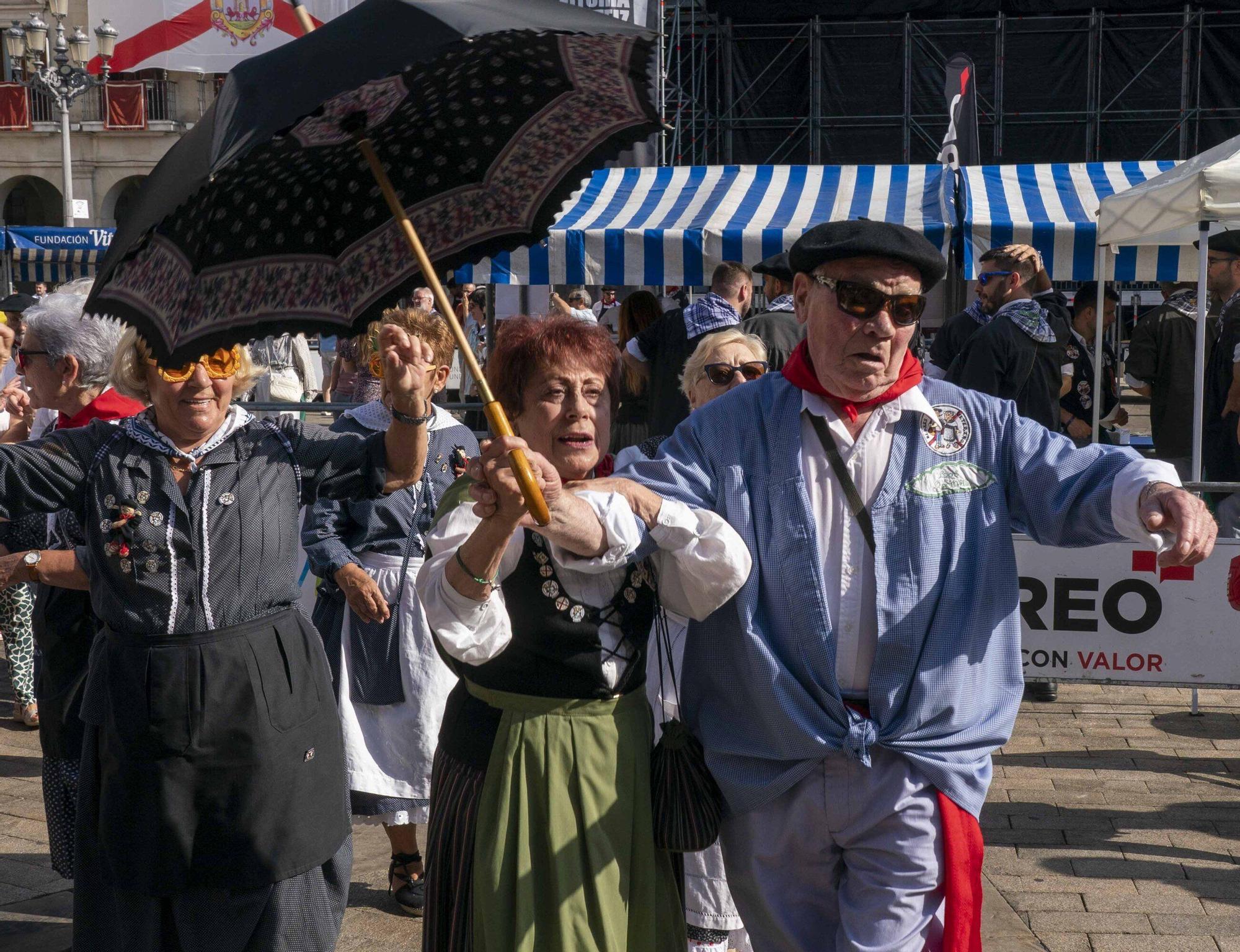 En imágenes: Blusas y neskas veteranos celebran su día en La Blanca