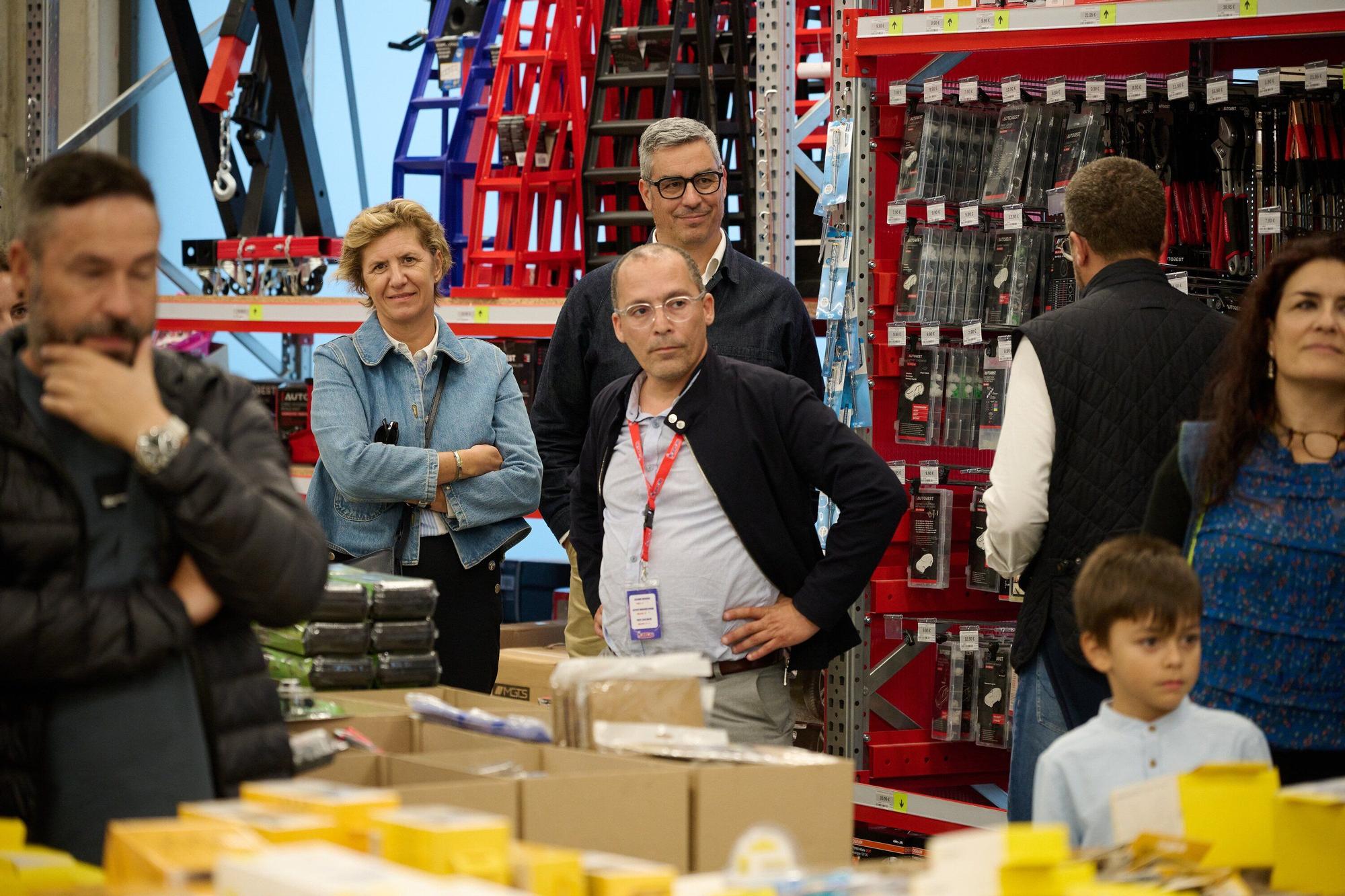 Fotos de la inauguración oficial de la nueva tienda de Carter-Cash en Pamplona