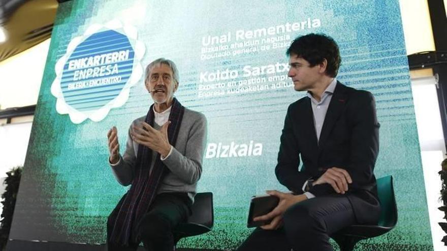 Koldo Saratxaga desgranó las medidas con el diputado general.
