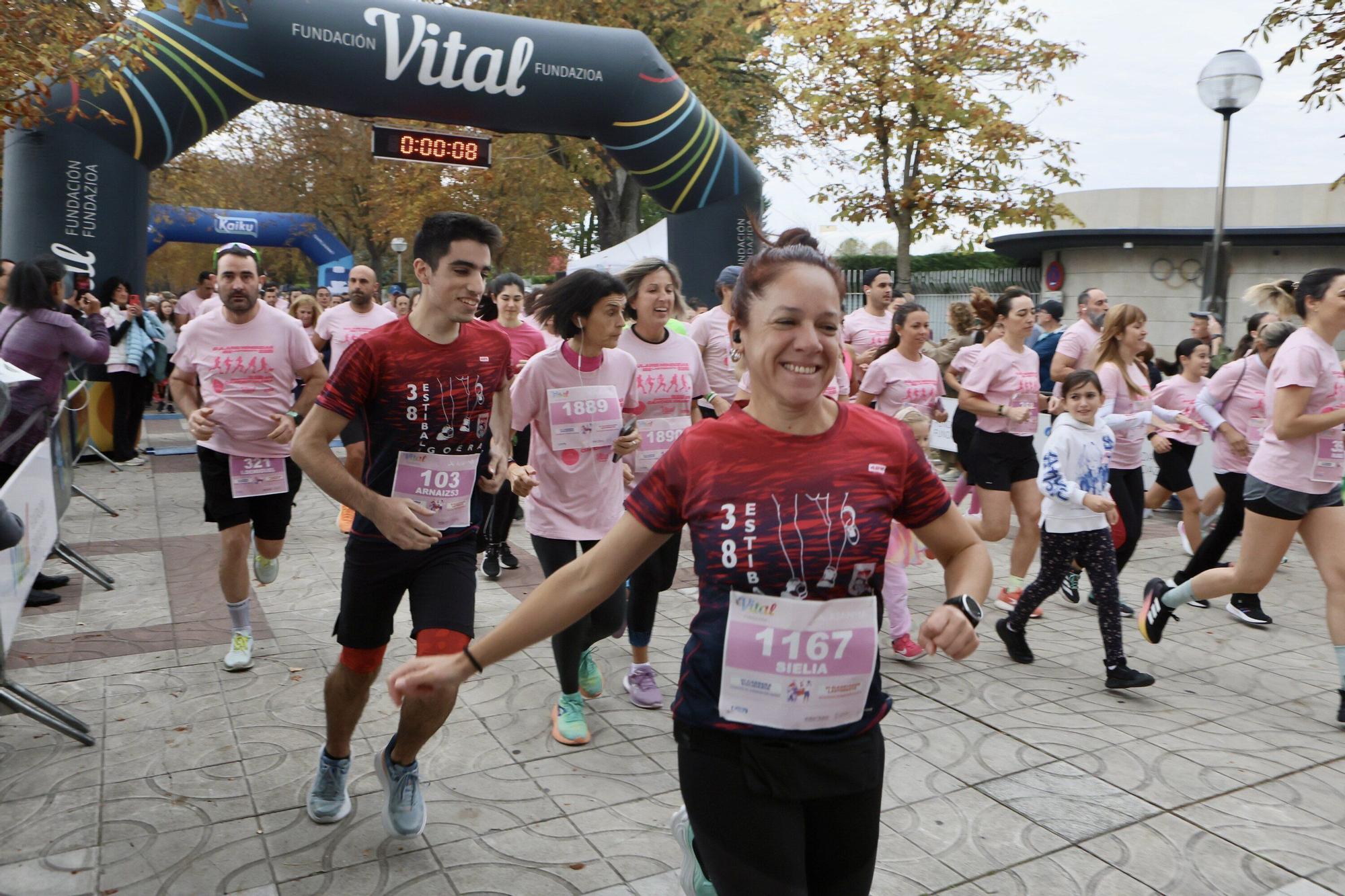 En imágenes: Vitoria se vuelca con la VI Carrera Solidaria contra el Cáncer de Mama