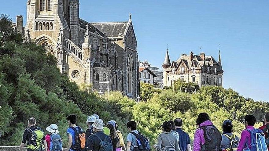 Esculturas y bailes contemporáneos