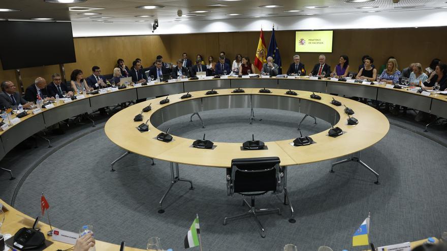 Hacienda ofrece a las comunidades un margen de déficit de 5.849 millones hasta 2029
