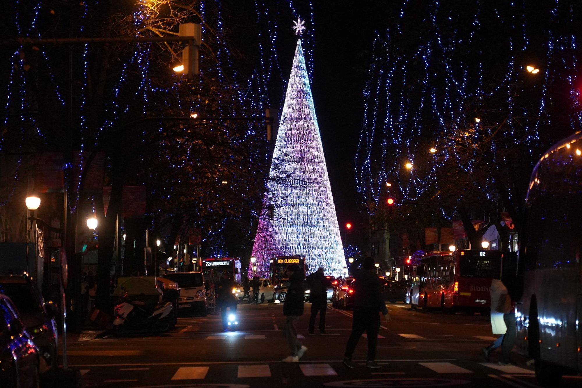 En imágenes: la Navidad ya luce en Bilbao
