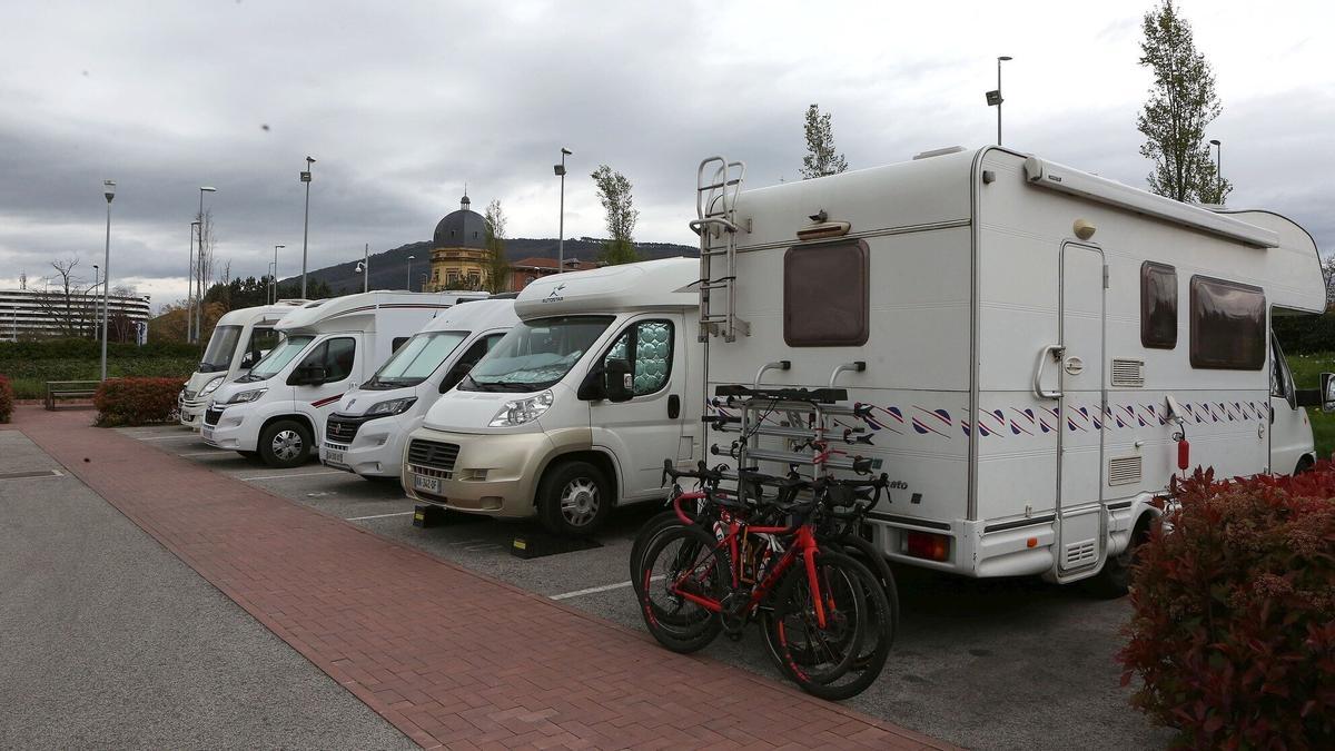 Aparcamiento de autocaravanas en Trinitarios, Pamplona.