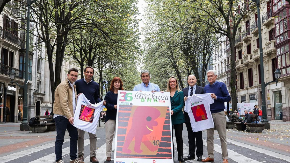 Representantes de DEIA, BBK, AENA y Ayuntamiento de Bilbao, como patrocinadores, junto a los organizadores de Bilboko Herri Krosa