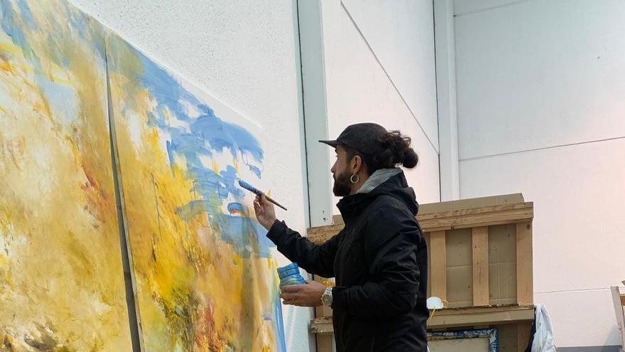 El artista vitoriano Víctor Echevarría expone ‘Donde se tocan’ en Donostia