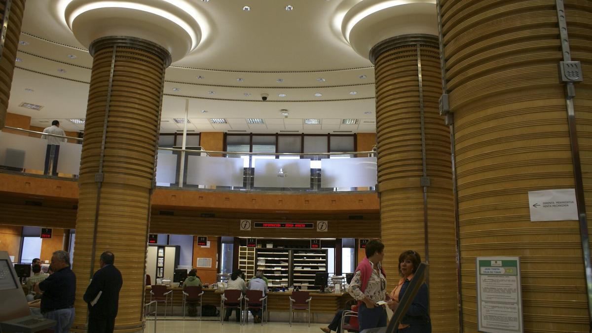 Interior de la sede de la Hacienda de Gipuzkoa en Donostia. / Ainara García