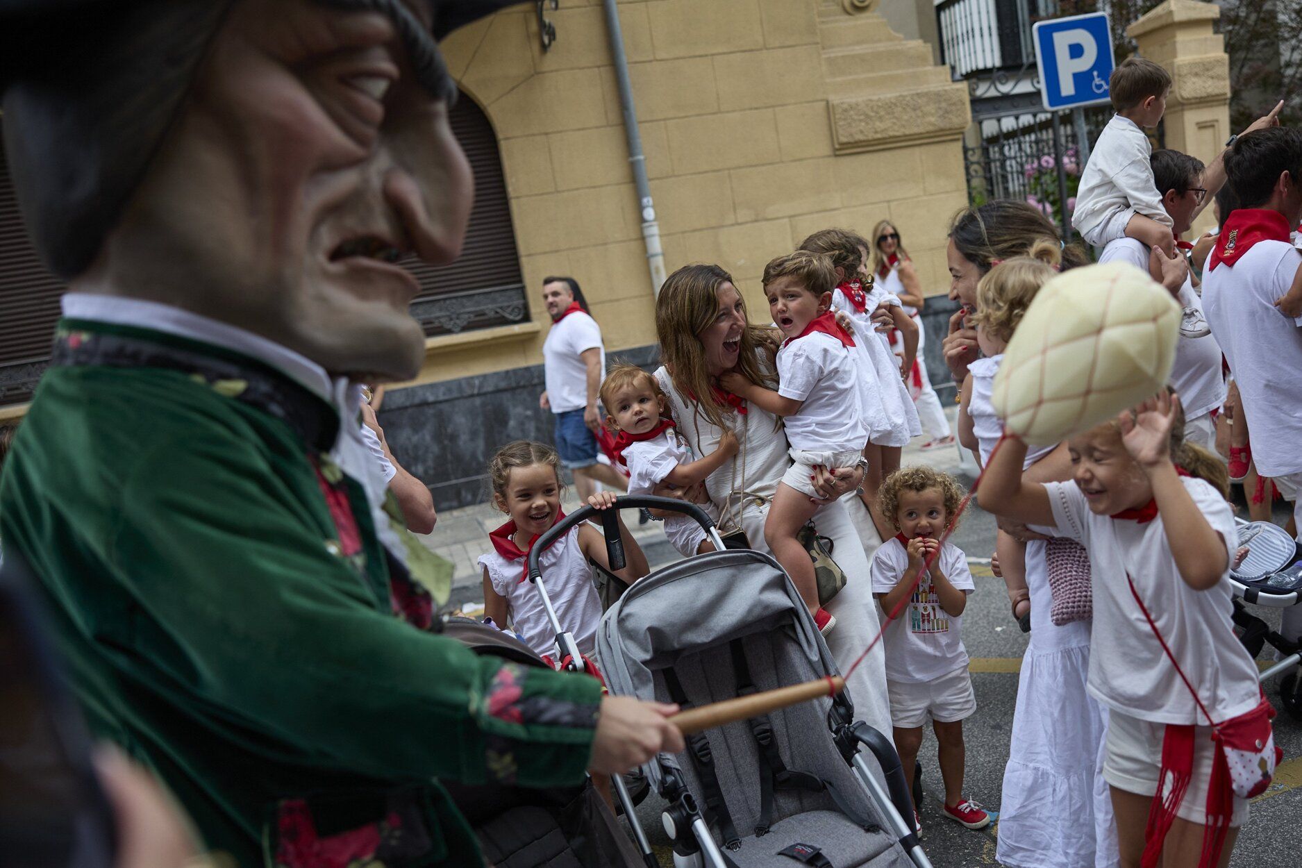 Imágenes de la primera salida de la Comparsa de Gigantes estos Sanfermines