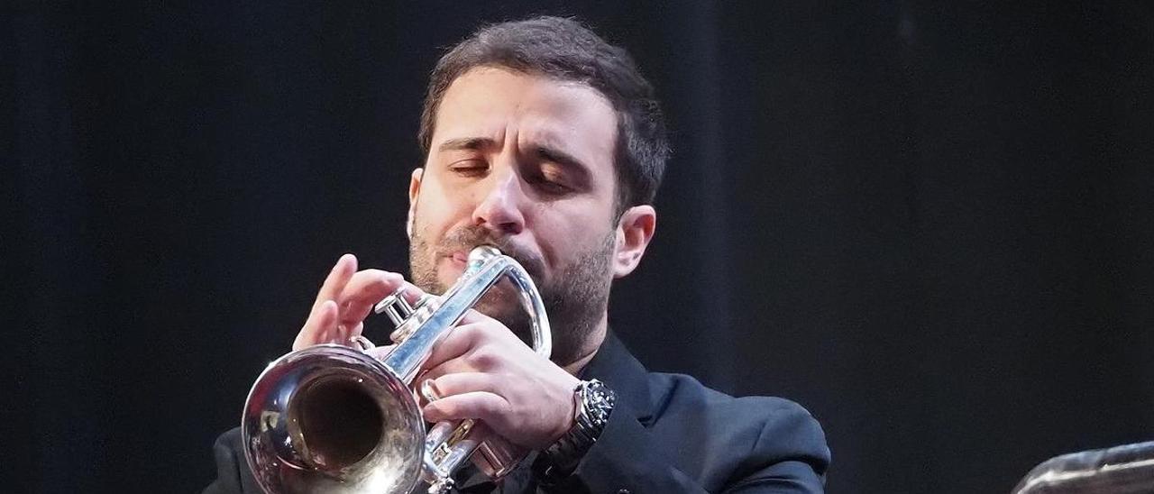 La trompeta de Rubén Simeó ha cautivado al público en el Herriko Antzokia de Elgoibar