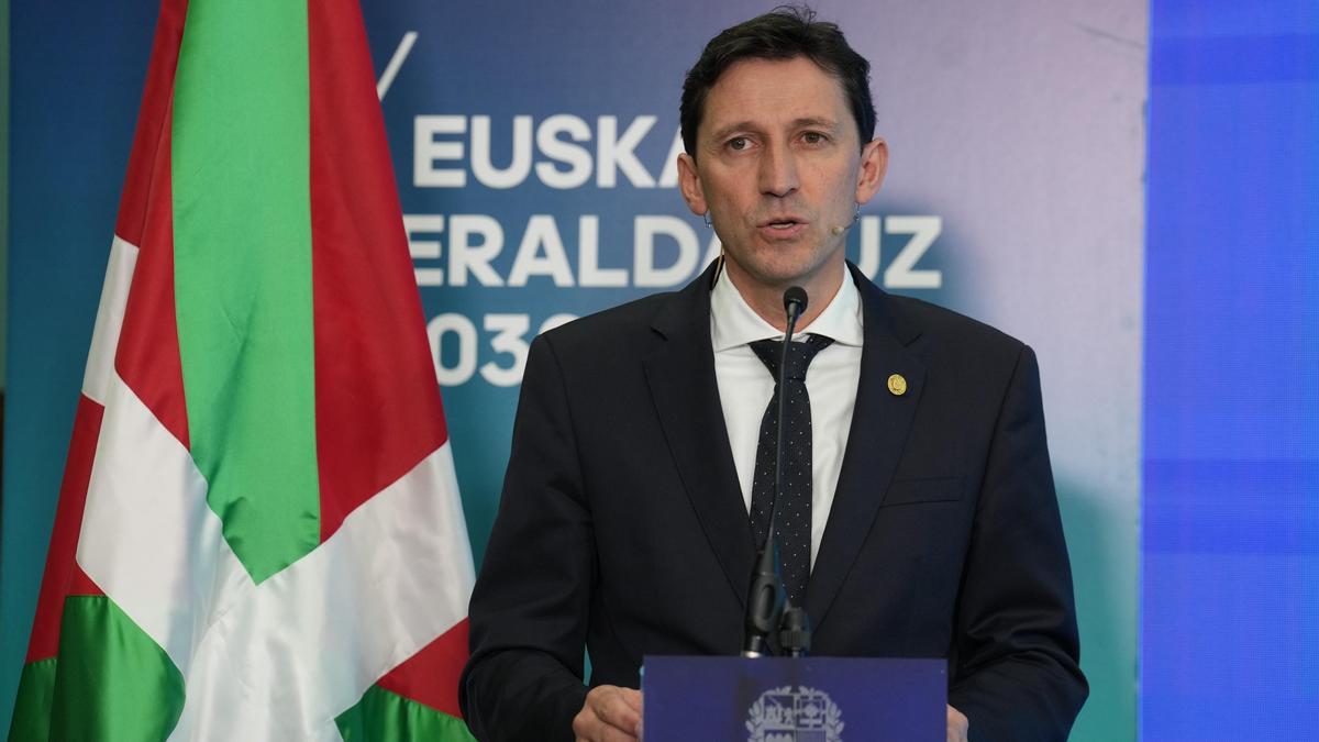 El consejero de Hacienda y Finanzas, Noël d'Anjou. El consejero de Hacienda y Finanzas, Noël d'Anjou.