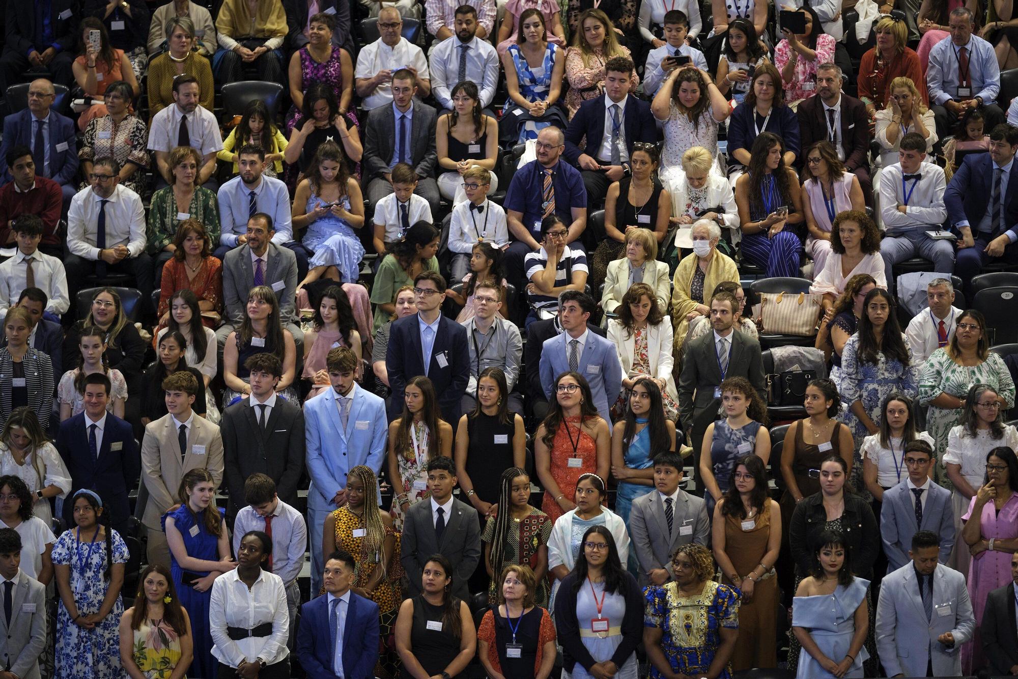 48 bautizos de Testigos de Jehova en el Navarra Arena
