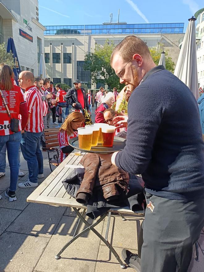 Cervezas en la previa del partido de Dortmund
