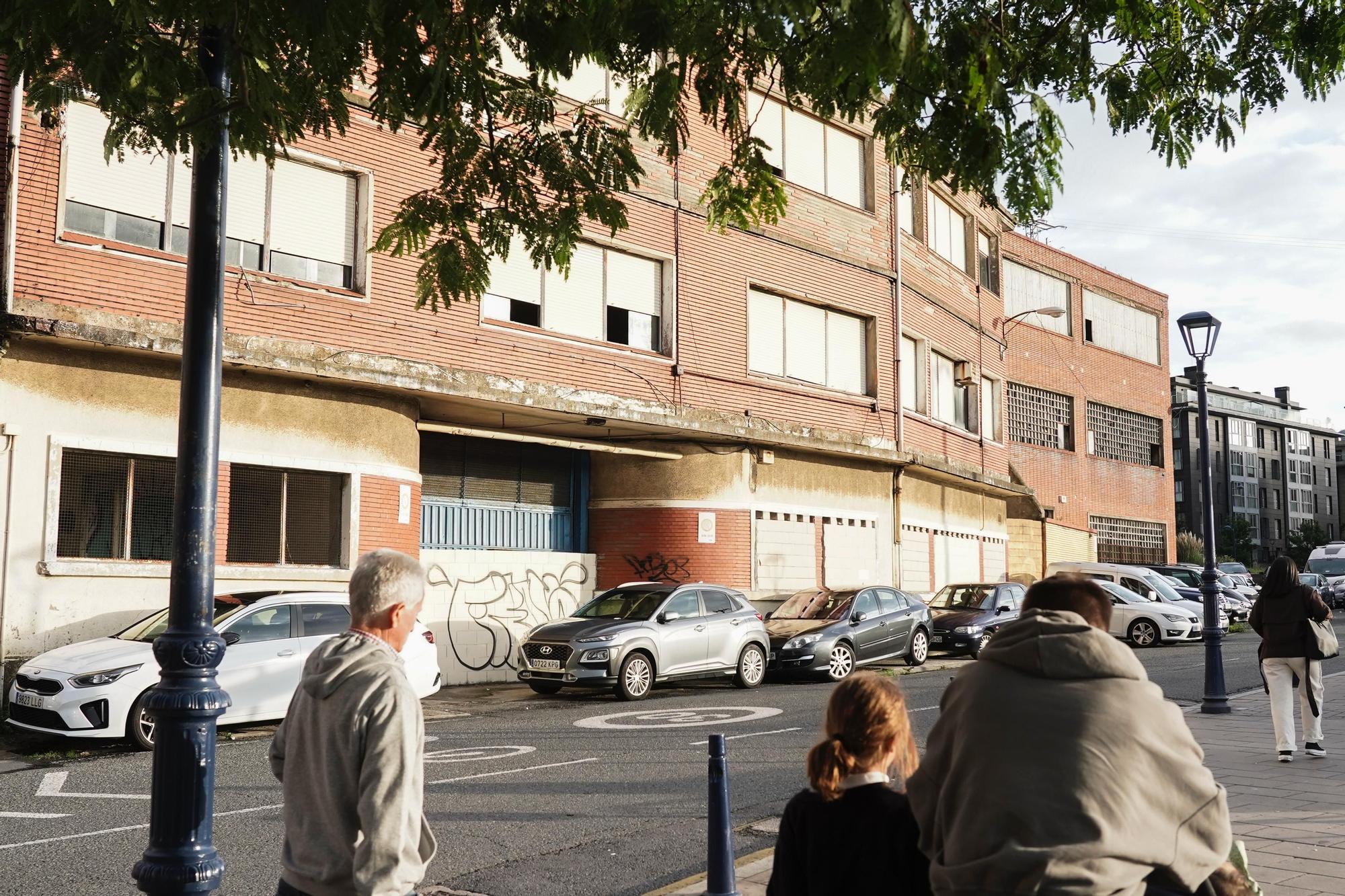 En imágenes: desalojan una fábrica abandonada de Portugalete