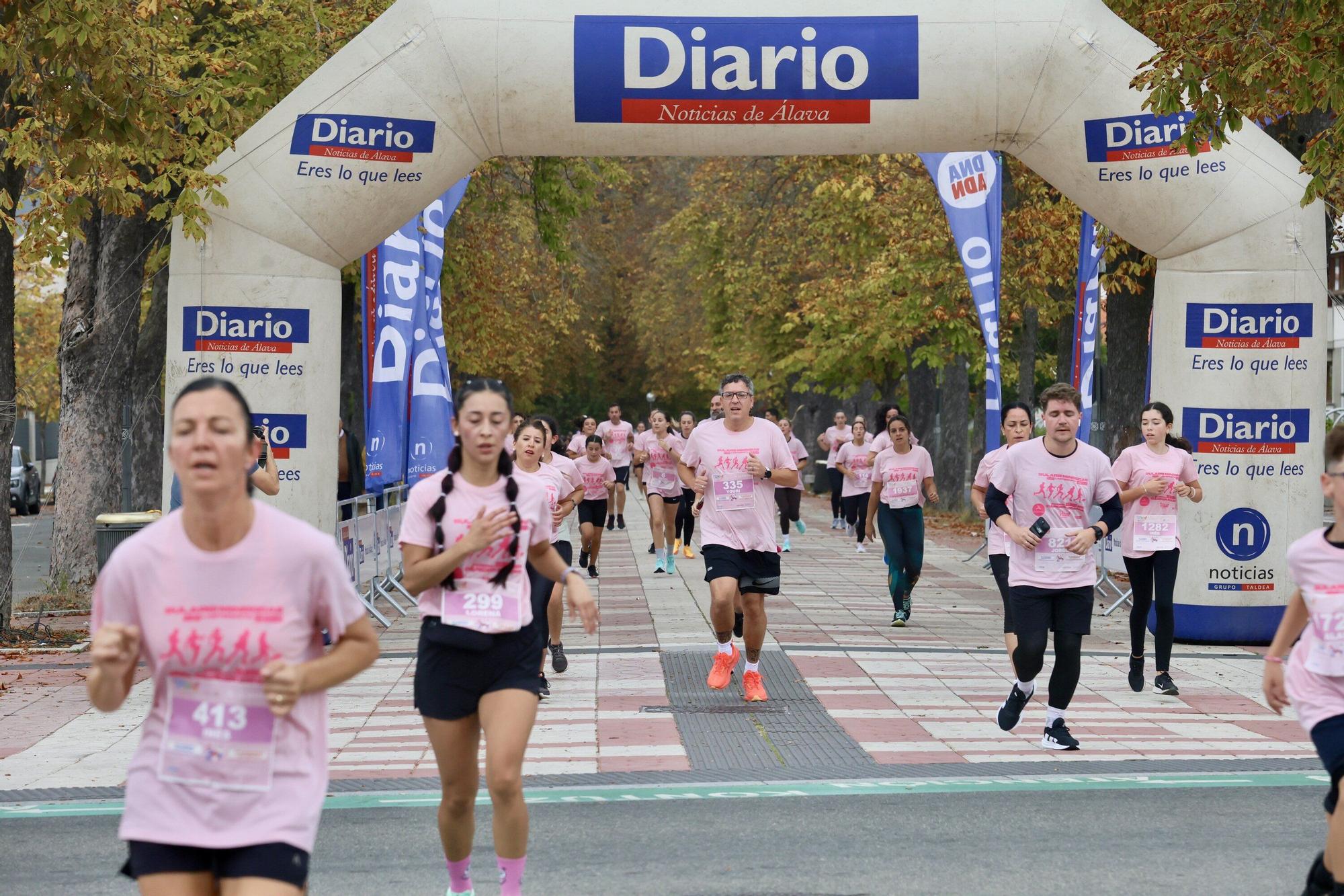 En imágenes: Vitoria se vuelca con la VI Carrera Solidaria contra el Cáncer de Mama